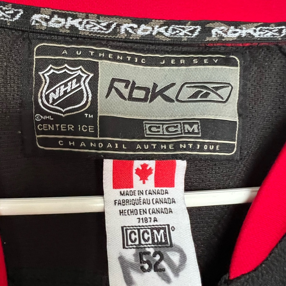 Chicago Black Hawks Authentic NHL Reebok Jersey - number 2 Keith - Picture 7 of 7